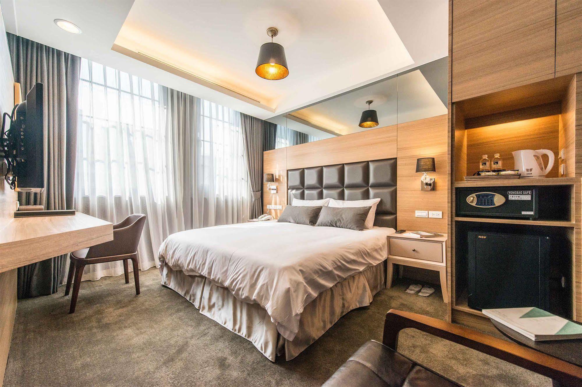 Royal Rose Hotel Ximen New Taipei City Exterior photo