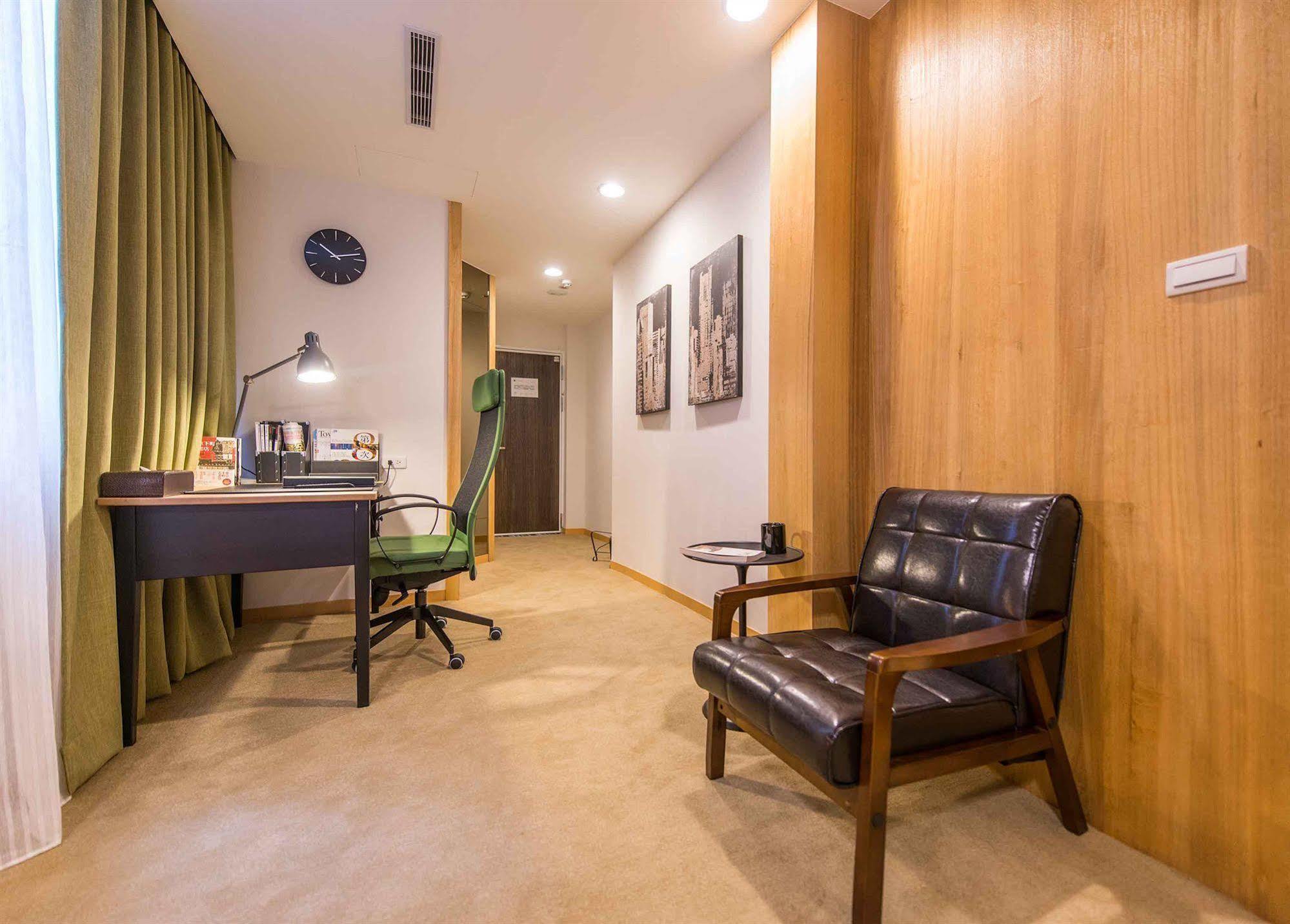 Royal Rose Hotel Ximen New Taipei City Exterior photo