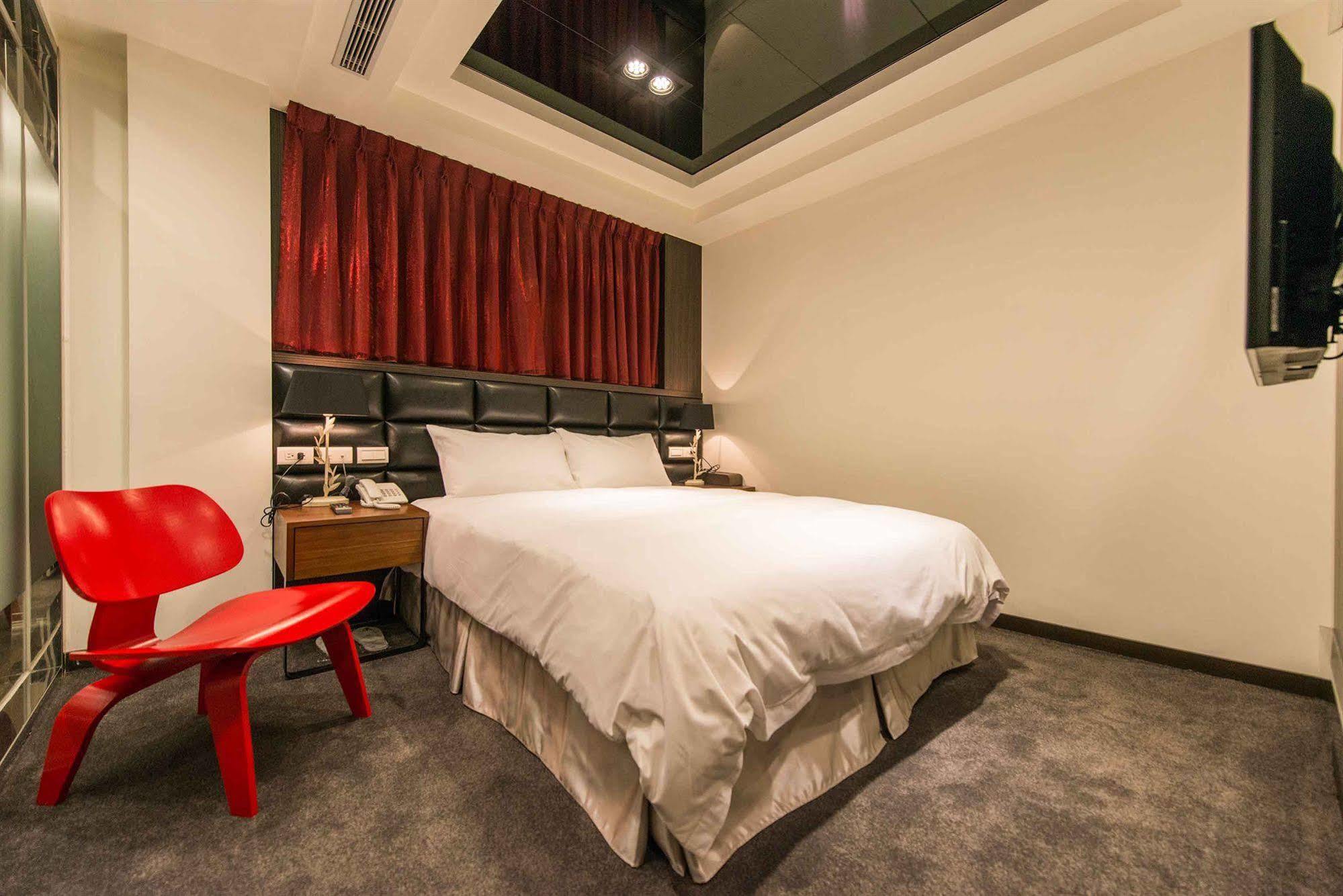 Royal Rose Hotel Ximen New Taipei City Exterior photo