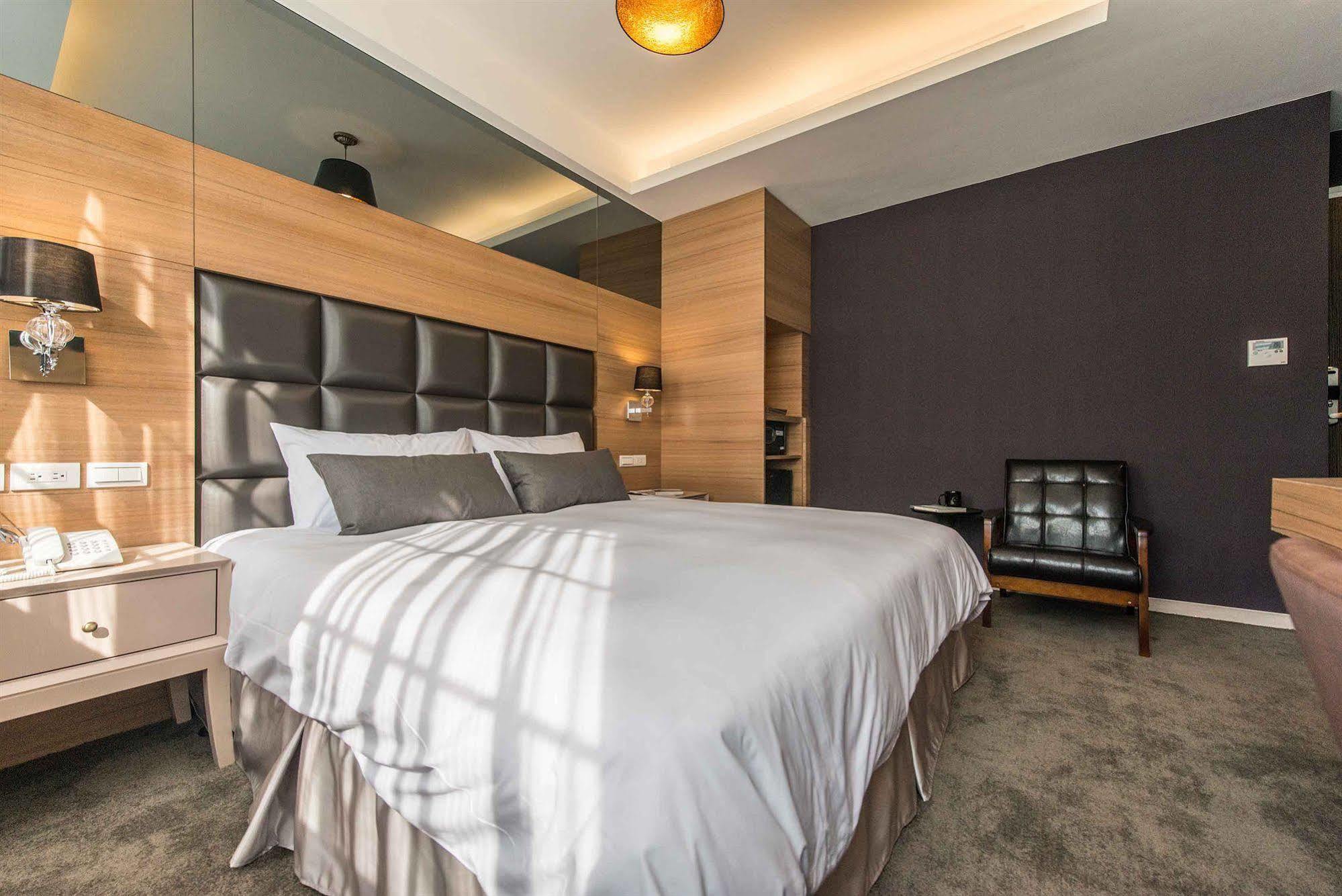 Royal Rose Hotel Ximen New Taipei City Exterior photo