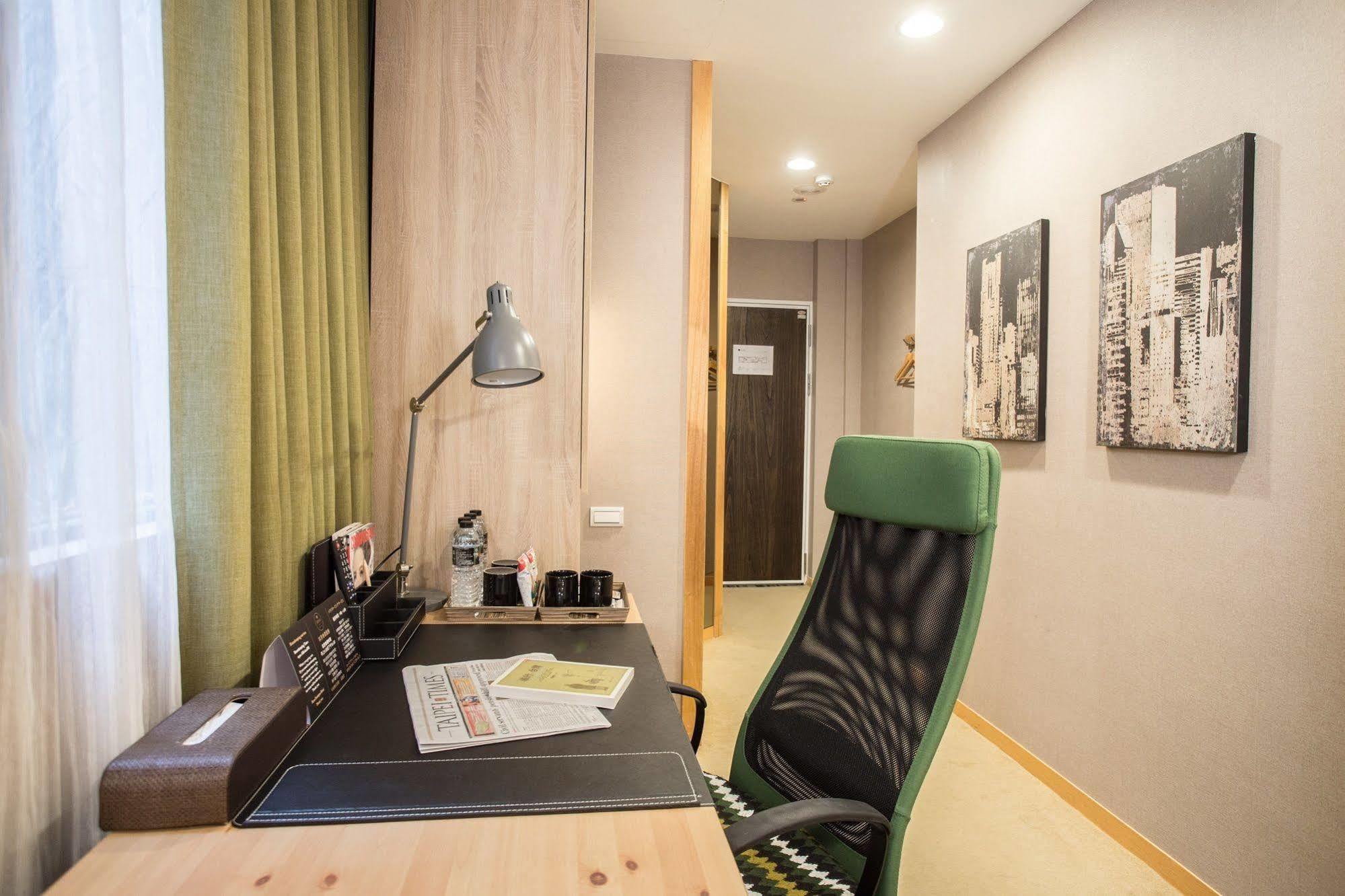 Royal Rose Hotel Ximen New Taipei City Exterior photo