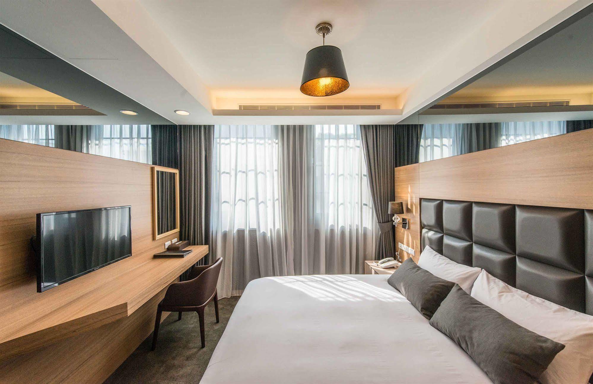 Royal Rose Hotel Ximen New Taipei City Exterior photo